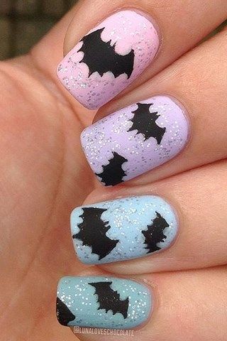 50+ Spooky ideas for Halloween nails to copy this year