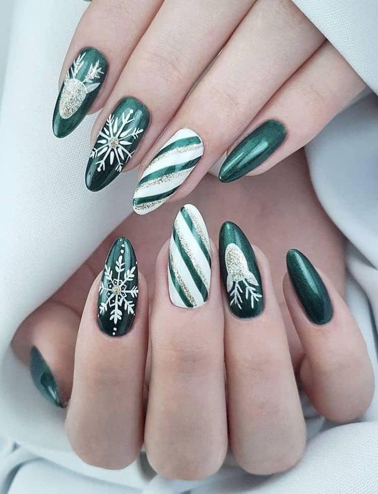 30+ Swoon-Worthy Christmas Nails You Just Cannot Miss!