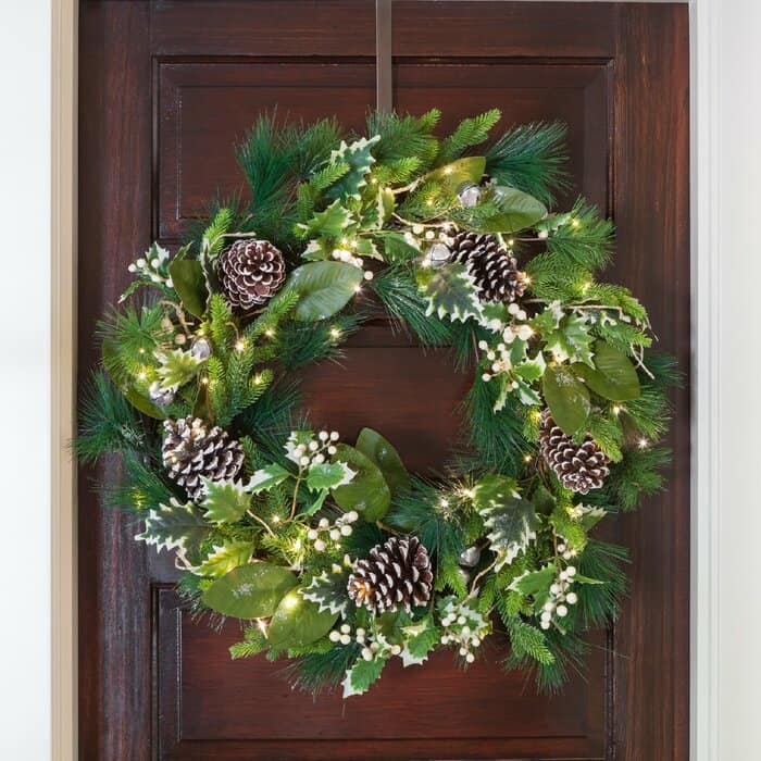 70 Breathtaking Christmas Wreaths that Scream Holidays