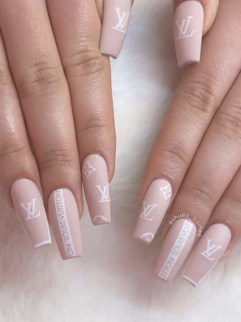 30 Spring nails that'll look cute & trendy in 2022